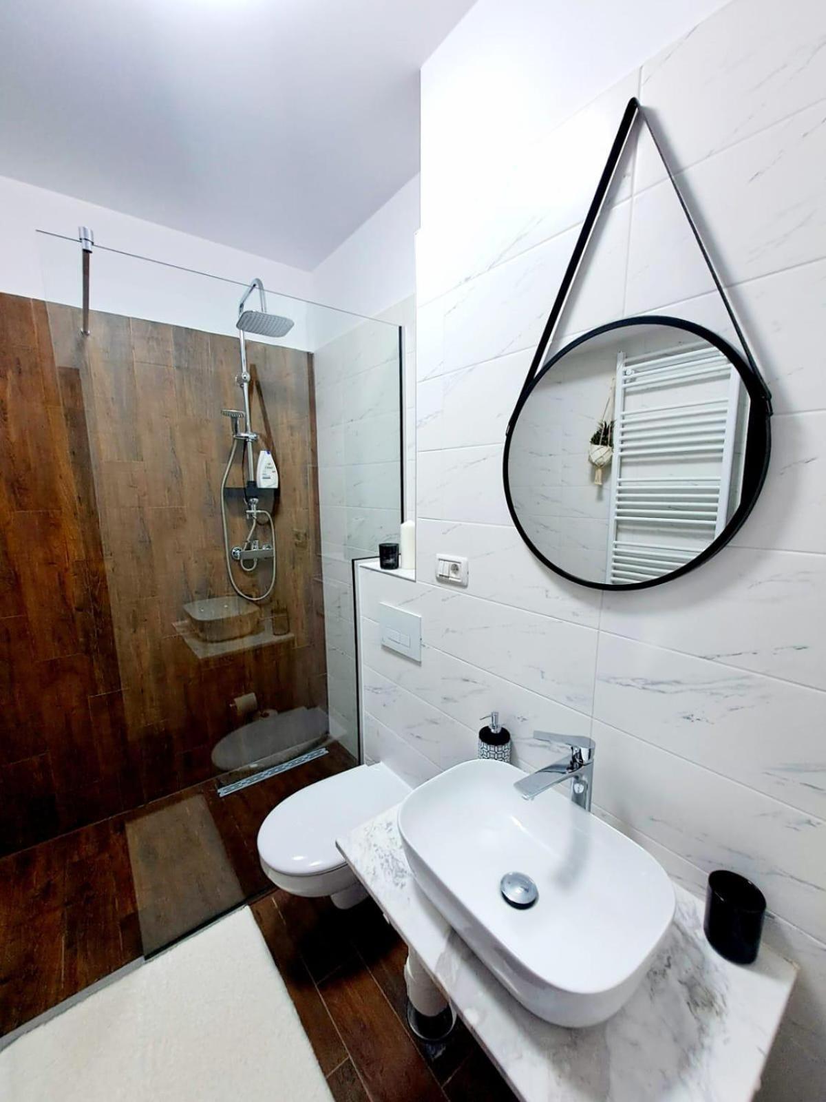 Mountain Breeze Luxury Apartment Ac & Parcare Privata Brasov Bagian luar foto