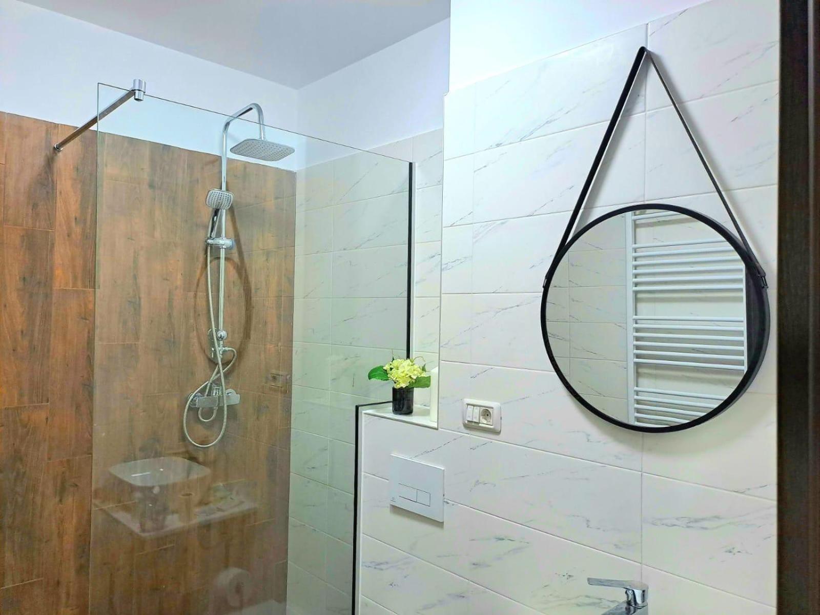 Mountain Breeze Luxury Apartment Ac & Parcare Privata Brasov Bagian luar foto