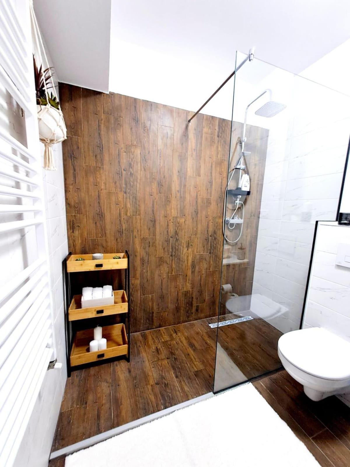 Mountain Breeze Luxury Apartment Ac & Parcare Privata Brasov Bagian luar foto