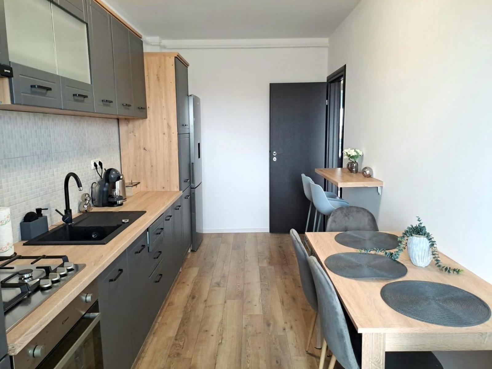 Mountain Breeze Luxury Apartment Ac & Parcare Privata Brasov Bagian luar foto