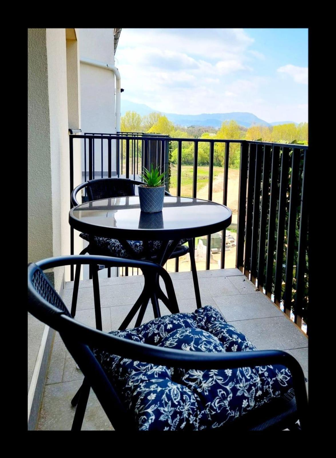 Mountain Breeze Luxury Apartment Ac & Parcare Privata Brasov Bagian luar foto